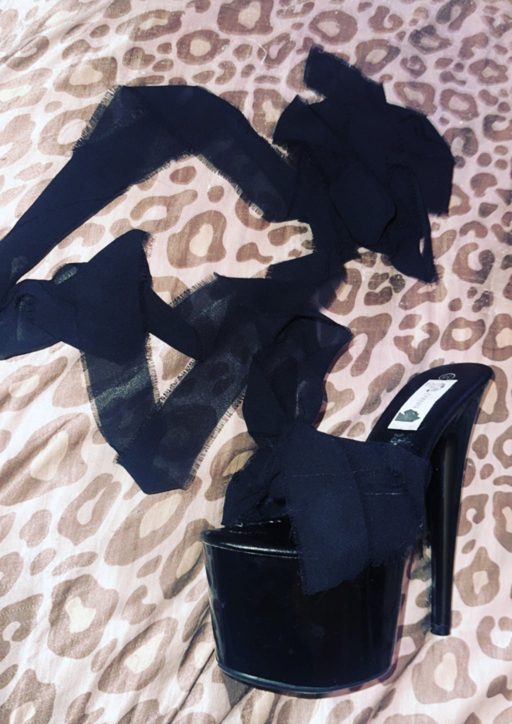 Black Ďistressed Ribbon Pleaser Heels !